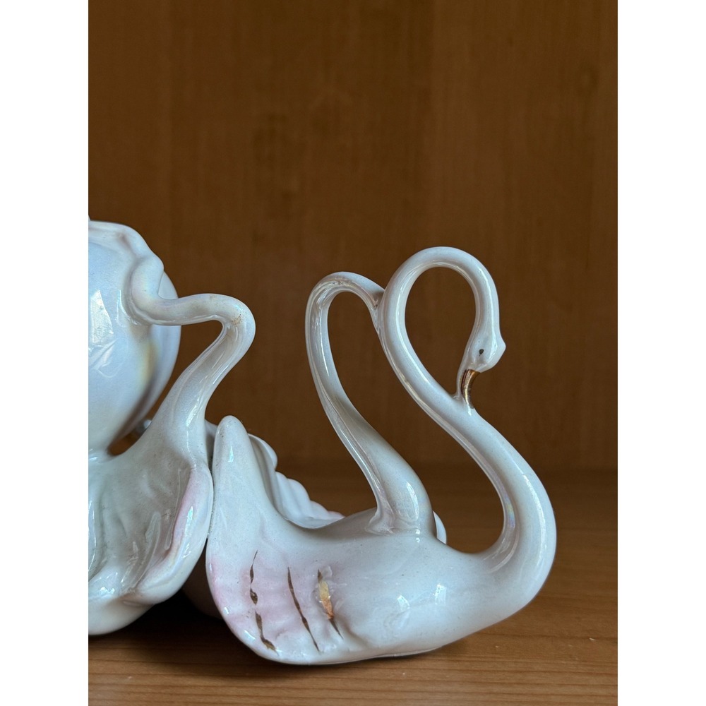 Vintage Capodimonte Porcelain Swan Pumpkin Carriage Figurine Pearlescent Trim - Picture 4 of 15